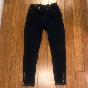 Dark Wash Guess Jeans 25 Zipper Never Worn